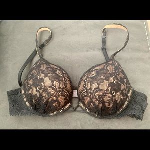 34AA Victoria’s Secret Miraculous Lace Bra